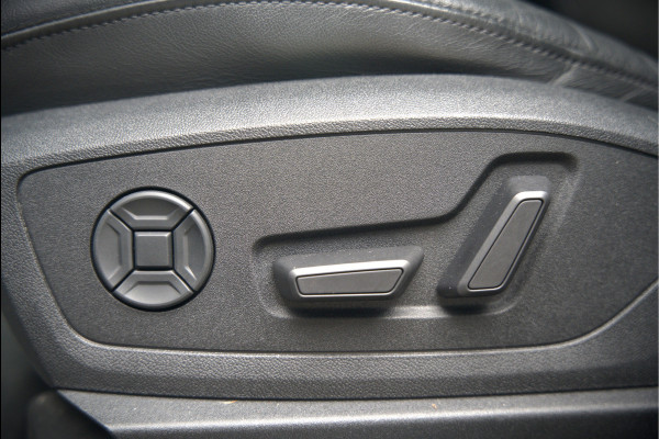 Audi e-tron e-tron 50 quattro Launch edition Black 71 kWh S-Line | Panoramadak | Stoelverwarming | Adaptive Cruise Control | Memory Seat | Parkeersensoren | Keyless | Apple Carplay