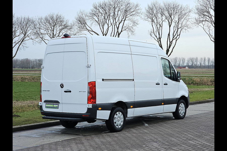 Mercedes-Benz Sprinter 317 L2H2 RWD 170pk Mbux Camera Leer Airco Euro6