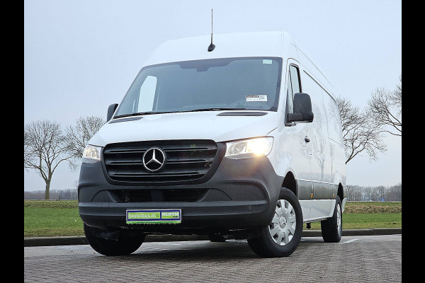 Mercedes-Benz Sprinter 317 L2H2 RWD 170pk Mbux Camera Leer Airco Euro6
