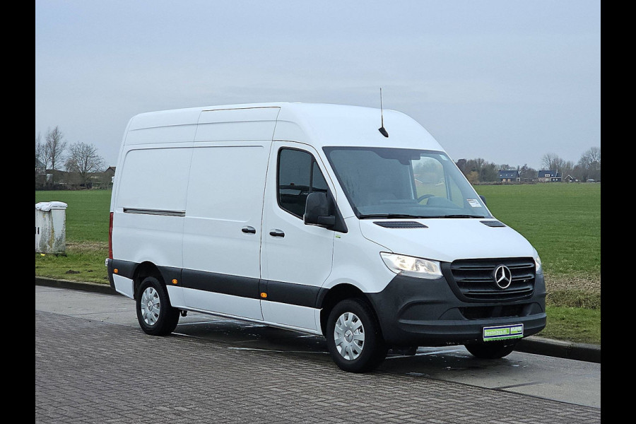 Mercedes-Benz Sprinter 317 L2H2 RWD 170pk Mbux Camera Leer Airco Euro6