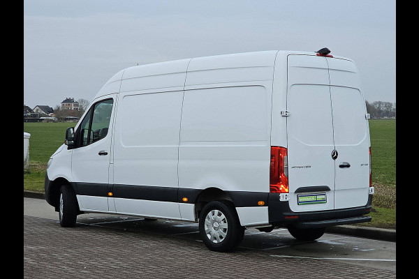Mercedes-Benz Sprinter 317 L2H2 RWD 170pk Mbux Camera Leer Airco Euro6