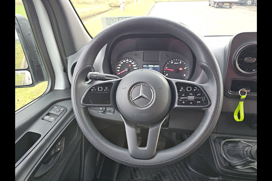Mercedes-Benz Sprinter 317 L2H2 RWD 170pk Mbux Camera Leer Airco Euro6
