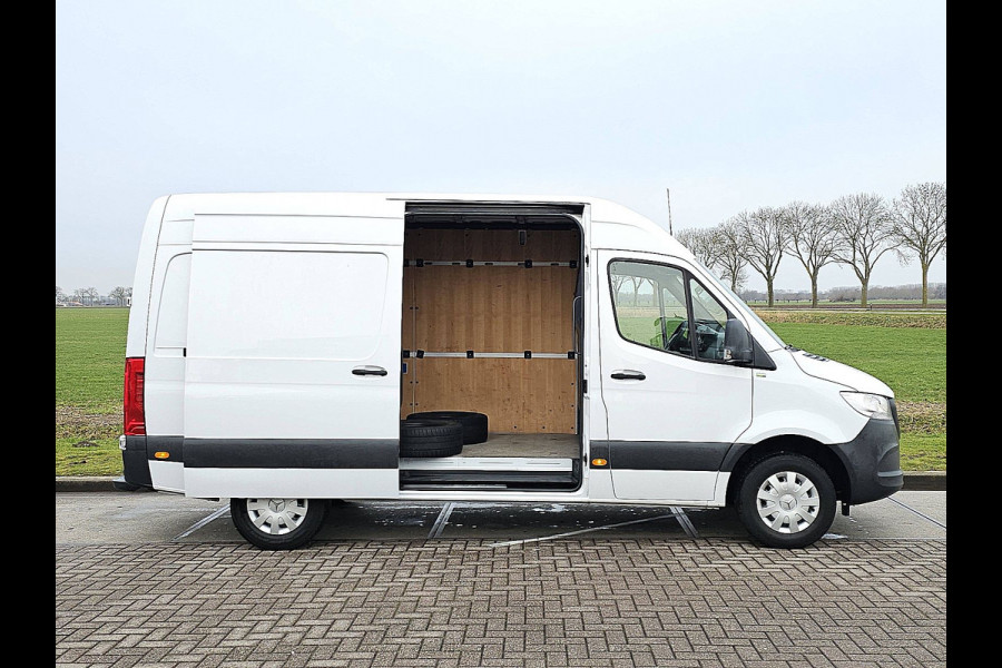 Mercedes-Benz Sprinter 317 L2H2 RWD 170pk Mbux Camera Leer Airco Euro6