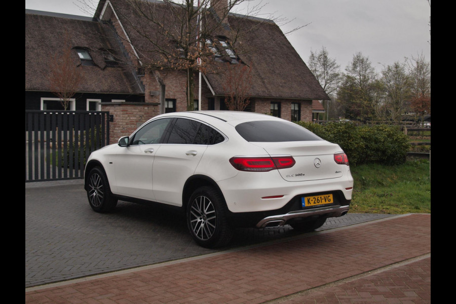 Mercedes-Benz GLC Coupé 300e 4MATIC Business Solution Luxury |  Burmester Surround | Schuifdak | 360 Camera | Digital Cockpit | NL-Auto |