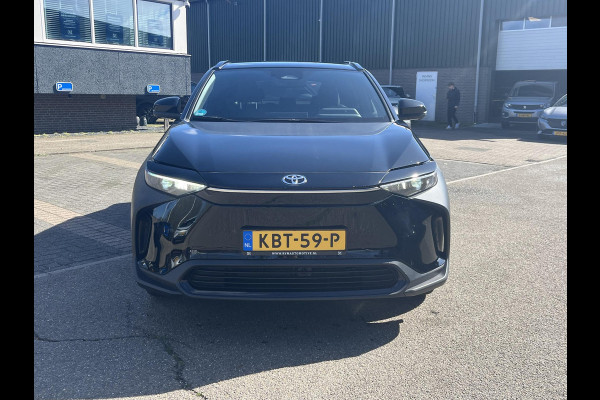 Toyota Bz4x Dynamic 71 kWh VAN: 35.900,- VOOR: 32.877,- UW LENTEVOORDEEL: 3.023,- | mega compleet EN RIJKLAAR GEPRIJSD INCL. 10 JAAR TOYOTA GARANTIE