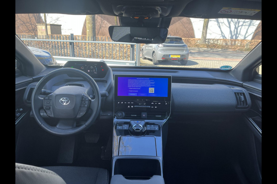 Toyota Bz4x Dynamic 71 kWh VAN: 35.900,- VOOR: 32.877,- UW LENTEVOORDEEL: 3.023,- | mega compleet EN RIJKLAAR GEPRIJSD INCL. 10 JAAR TOYOTA GARANTIE