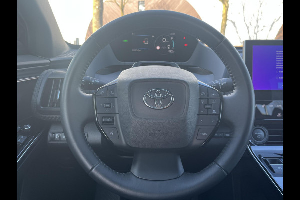 Toyota Bz4x Dynamic 71 kWh VAN: 35.900,- VOOR: 32.877,- UW LENTEVOORDEEL: 3.023,- | mega compleet EN RIJKLAAR GEPRIJSD INCL. 10 JAAR TOYOTA GARANTIE