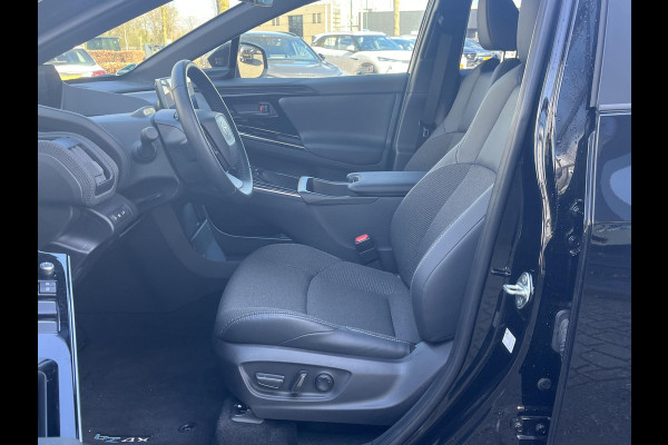 Toyota Bz4x Dynamic 71 kWh VAN: 35.900,- VOOR: 32.877,- UW LENTEVOORDEEL: 3.023,- | mega compleet EN RIJKLAAR GEPRIJSD INCL. 10 JAAR TOYOTA GARANTIE