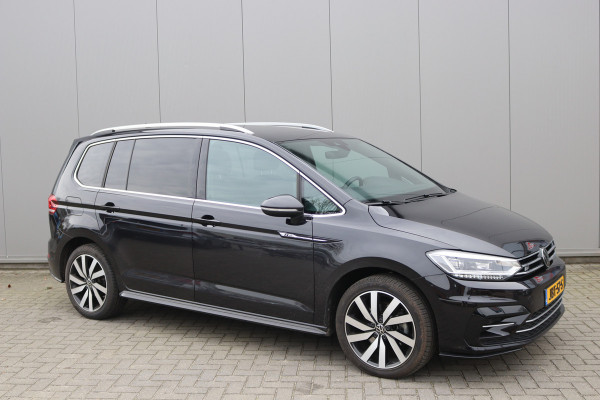 Volkswagen Touran 1.5 TSI 150PK Automaat R-Line 7pers./Pano-dak/Navigatie/Camera/Elektr.-klep/Stoelverwarming