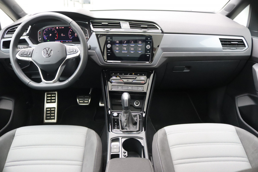 Volkswagen Touran 1.5 TSI 150PK Automaat R-Line 7pers./Pano-dak/Navigatie/Camera/Elektr.-klep/Stoelverwarming