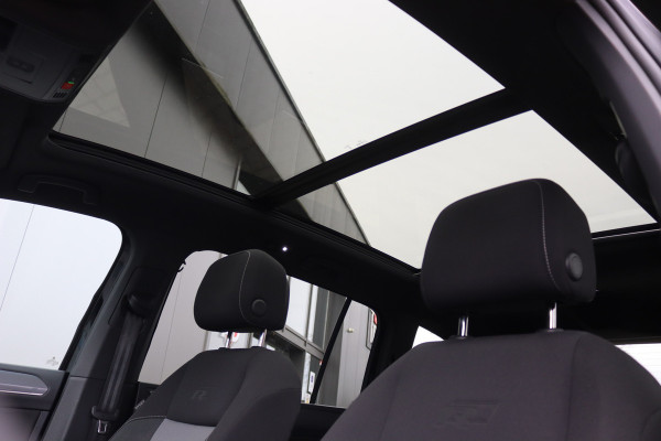 Volkswagen Touran 1.5 TSI 150PK Automaat R-Line 7pers./Pano-dak/Navigatie/Camera/Elektr.-klep/Stoelverwarming