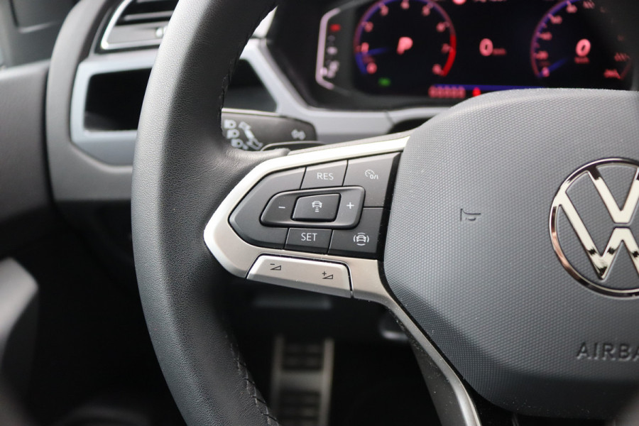 Volkswagen Touran 1.5 TSI 150PK Automaat R-Line 7pers./Pano-dak/Navigatie/Camera/Elektr.-klep/Stoelverwarming