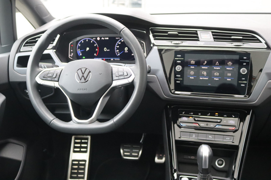Volkswagen Touran 1.5 TSI 150PK Automaat R-Line 7pers./Pano-dak/Navigatie/Camera/Elektr.-klep/Stoelverwarming