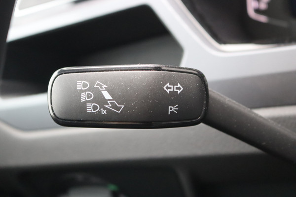 Volkswagen Touran 1.5 TSI 150PK Automaat R-Line 7pers./Pano-dak/Navigatie/Camera/Elektr.-klep/Stoelverwarming