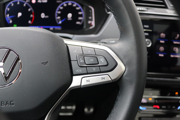 Volkswagen Touran 1.5 TSI 150PK Automaat R-Line 7pers./Pano-dak/Navigatie/Camera/Elektr.-klep/Stoelverwarming
