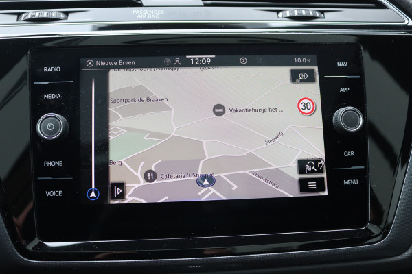 Volkswagen Touran 1.5 TSI 150PK Automaat R-Line 7pers./Pano-dak/Navigatie/Camera/Elektr.-klep/Stoelverwarming
