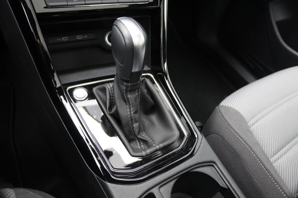 Volkswagen Touran 1.5 TSI 150PK Automaat R-Line 7pers./Pano-dak/Navigatie/Camera/Elektr.-klep/Stoelverwarming