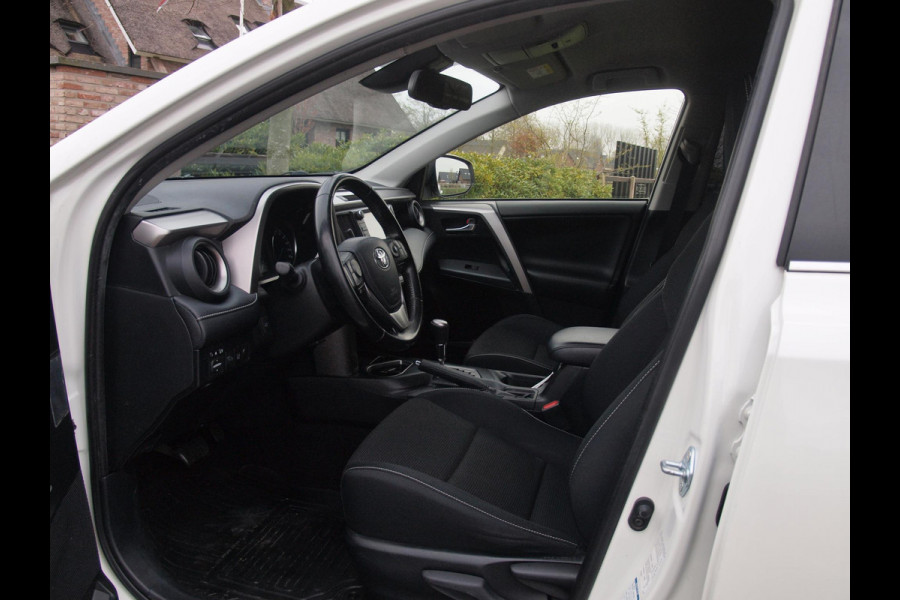 Toyota RAV4 2.5 Hybrid AWD 4x4 Dynamic | 1650kg Trekgewicht geremd | Automaat | Trekhaak | Camera | NL-Auto |