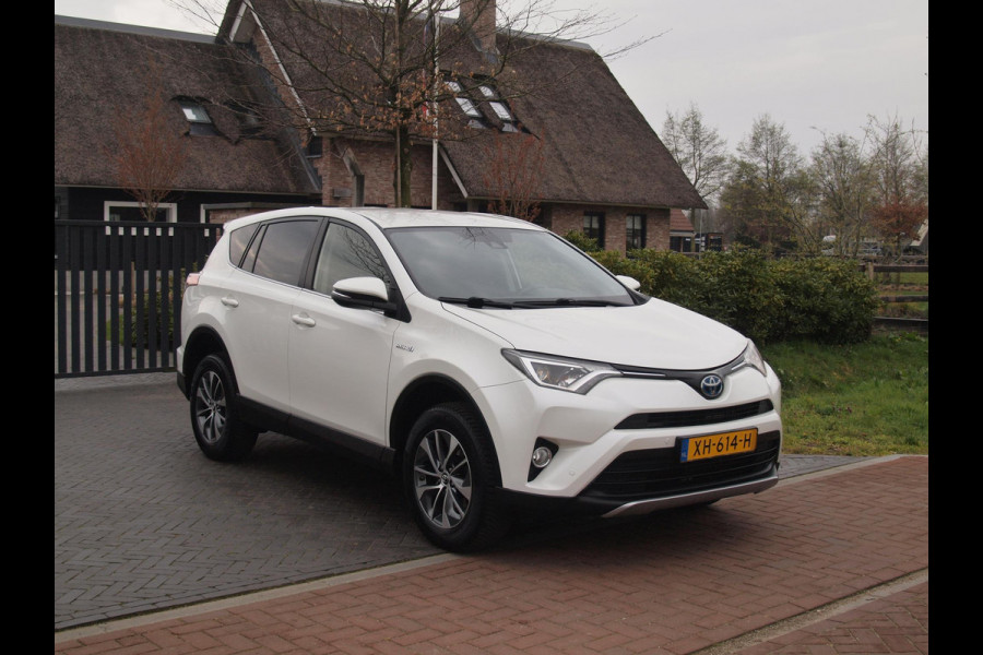 Toyota RAV4 2.5 Hybrid AWD 4x4 Dynamic | 1650kg Trekgewicht geremd | Automaat | Trekhaak | Camera | NL-Auto |