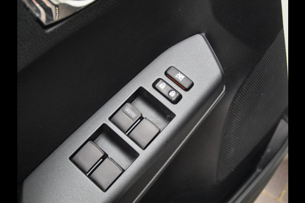 Toyota RAV4 2.5 Hybrid AWD 4x4 Dynamic | 1650kg Trekgewicht geremd | Automaat | Trekhaak | Camera | NL-Auto |