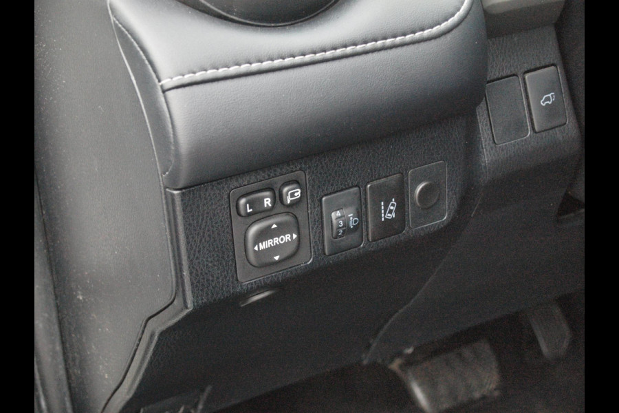 Toyota RAV4 2.5 Hybrid AWD 4x4 Dynamic | 1650kg Trekgewicht geremd | Automaat | Trekhaak | Camera | NL-Auto |