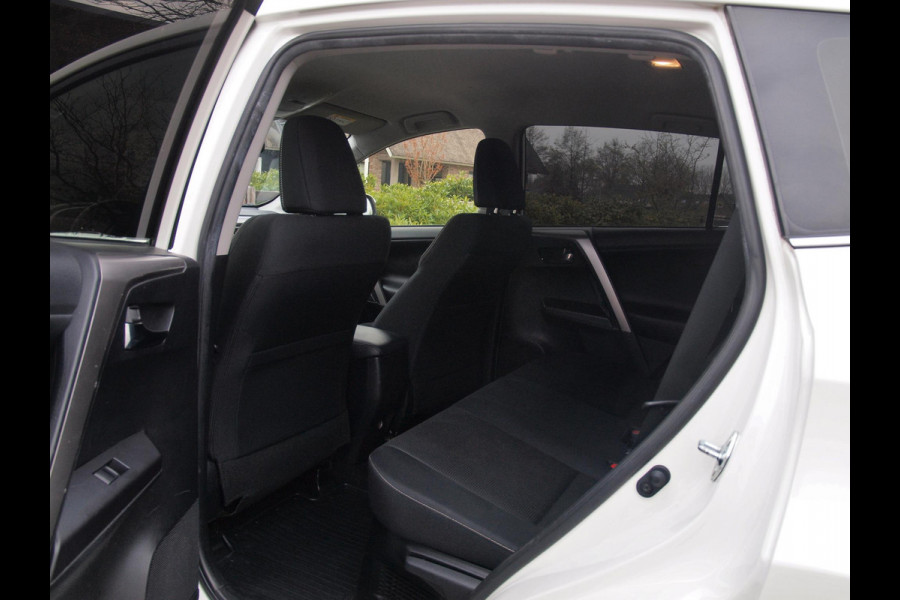 Toyota RAV4 2.5 Hybrid AWD 4x4 Dynamic | 1650kg Trekgewicht geremd | Automaat | Trekhaak | Camera | NL-Auto |