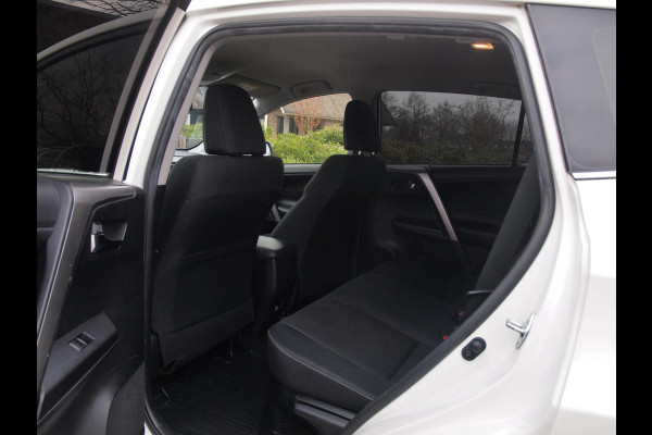 Toyota RAV4 2.5 Hybrid AWD 4x4 Dynamic | 1650kg Trekgewicht geremd | Automaat | Trekhaak | Camera | NL-Auto |