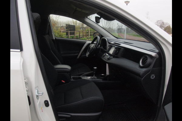 Toyota RAV4 2.5 Hybrid AWD 4x4 Dynamic | 1650kg Trekgewicht geremd | Automaat | Trekhaak | Camera | NL-Auto |