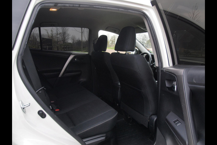 Toyota RAV4 2.5 Hybrid AWD 4x4 Dynamic | 1650kg Trekgewicht geremd | Automaat | Trekhaak | Camera | NL-Auto |