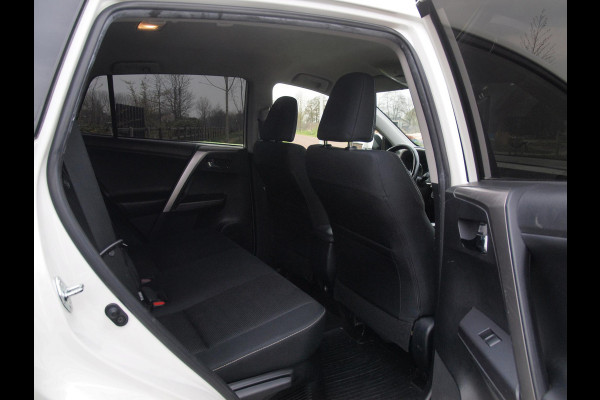 Toyota RAV4 2.5 Hybrid AWD 4x4 Dynamic | 1650kg Trekgewicht geremd | Automaat | Trekhaak | Camera | NL-Auto |