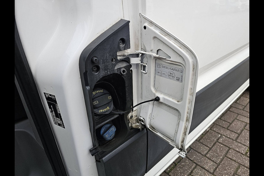 Volkswagen Crafter 35 2.0 TDI L3H3 140Pk Aut Trekhaak Camera CarPlay Leer Euro6!