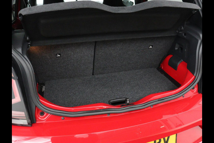 Volkswagen up! 1.0 TSI GTI | Stoelverwarming | Beats Audio | Climate control | DAB | Cruise control | Bluetooth | Parkeerhulp | Getint glas