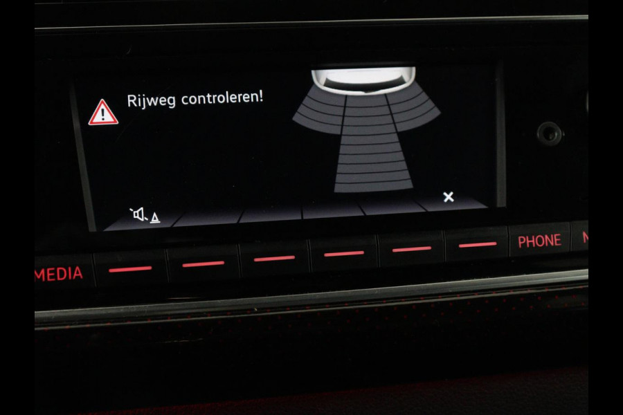 Volkswagen up! 1.0 TSI GTI | Stoelverwarming | Beats Audio | Climate control | DAB | Cruise control | Bluetooth | Parkeerhulp | Getint glas