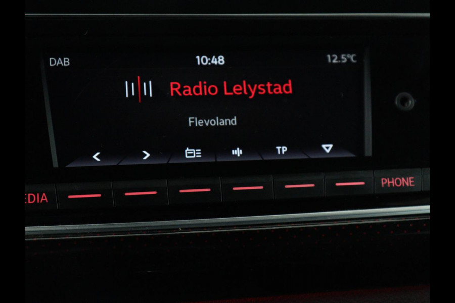 Volkswagen up! 1.0 TSI GTI | Stoelverwarming | Beats Audio | Climate control | DAB | Cruise control | Bluetooth | Parkeerhulp | Getint glas