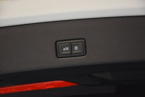 Audi Q4 e-tron 40 S edition 77 kWh Panoramadak|Navi|Head-UP|Sonos|21 Inch|RS-Seats|ACC|16500km!!!