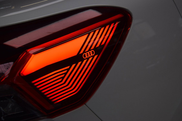 Audi Q4 e-tron 40 S edition 77 kWh Panoramadak|Navi|Head-UP|Sonos|21 Inch|RS-Seats|ACC|16500km!!!