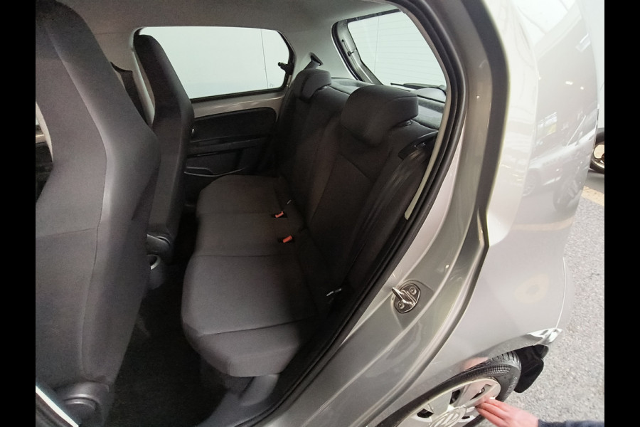 Volkswagen up! 1.0 Rijklaar + 12 maanden Bovag-garantie Henk Jongen Auto's in Helmond,  al 50 jaar service zoals 't hoort!