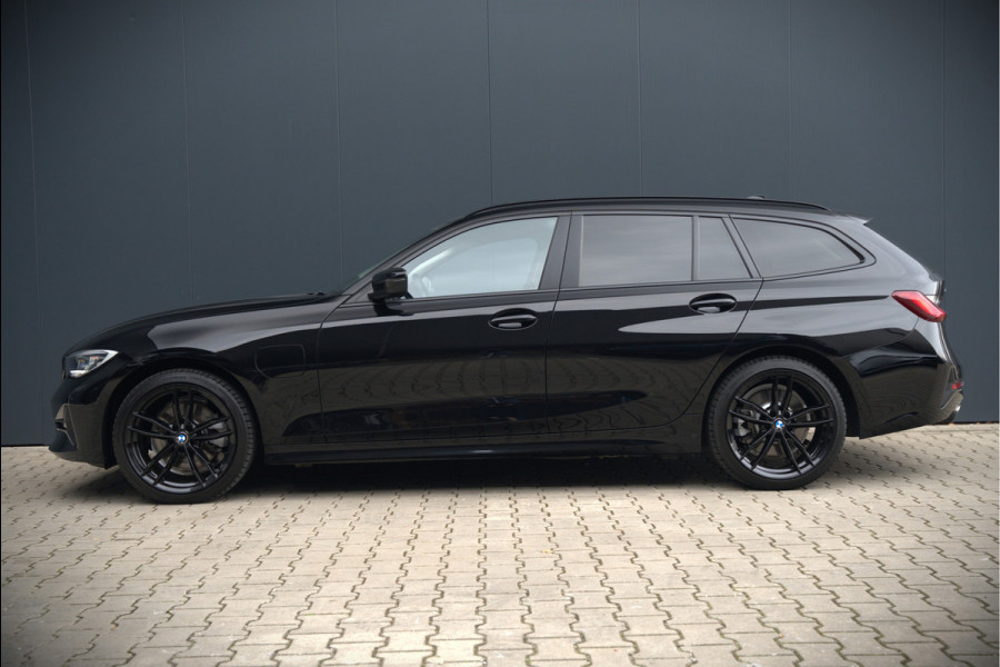 BMW 3 Serie Touring 320e xDrive Business Edition Plus Sport | Laser Led | Vol Leer | Stuurverwarming | Stoelverwarming | Keyless | Head-Up Display | Apple Carplay | Navigatie |