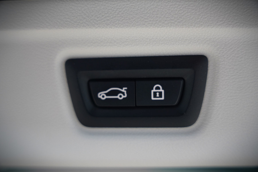 BMW 3 Serie Touring 320e xDrive Business Edition Plus Sport | Laser Led | Vol Leer | Stuurverwarming | Stoelverwarming | Keyless | Head-Up Display | Apple Carplay | Navigatie |