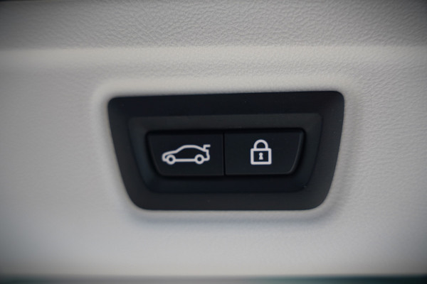 BMW 3 Serie Touring 320e xDrive Business Edition Plus Sport | Laser Led | Vol Leer | Stuurverwarming | Stoelverwarming | Keyless | Head-Up Display | Apple Carplay | Navigatie |