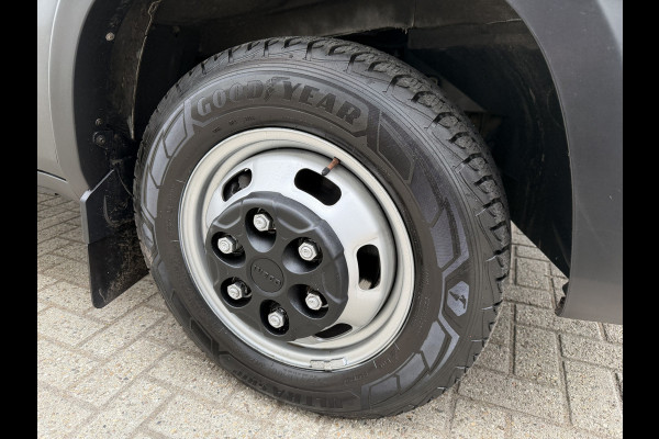 Iveco 40C18 automaat 3.0L / dubbellucht / luchtvering / trekhaak 3500 kg! / vaste prijs rijklaar € 33.950 ex btw / euro 6 / 420 cm L x 213 cm B x 230 cm H