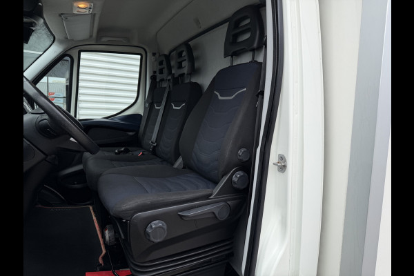 Iveco 40C18 automaat 3.0L / dubbellucht / luchtvering / trekhaak 3500 kg! / vaste prijs rijklaar € 33.950 ex btw / euro 6 / 420 cm L x 213 cm B x 230 cm H