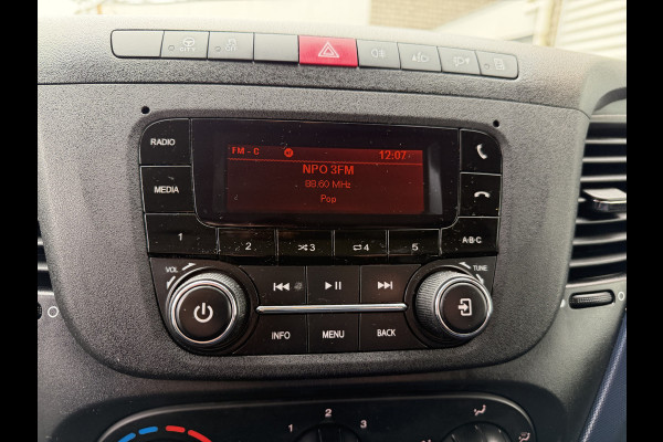 Iveco 40C18 automaat 3.0L / dubbellucht / luchtvering / trekhaak 3500 kg! / vaste prijs rijklaar € 33.950 ex btw / euro 6 / 420 cm L x 213 cm B x 230 cm H