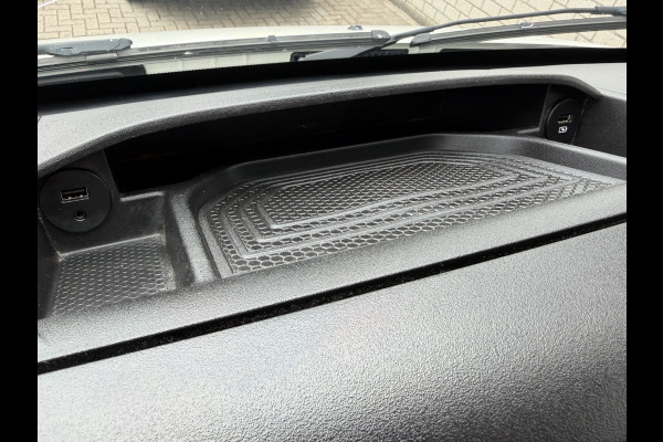 Iveco 40C18 automaat 3.0L / dubbellucht / luchtvering / trekhaak 3500 kg! / vaste prijs rijklaar € 33.950 ex btw / euro 6 / 420 cm L x 213 cm B x 230 cm H