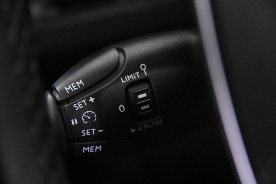 Peugeot 3008 1.2 Active *Airco*DAB*Leer*