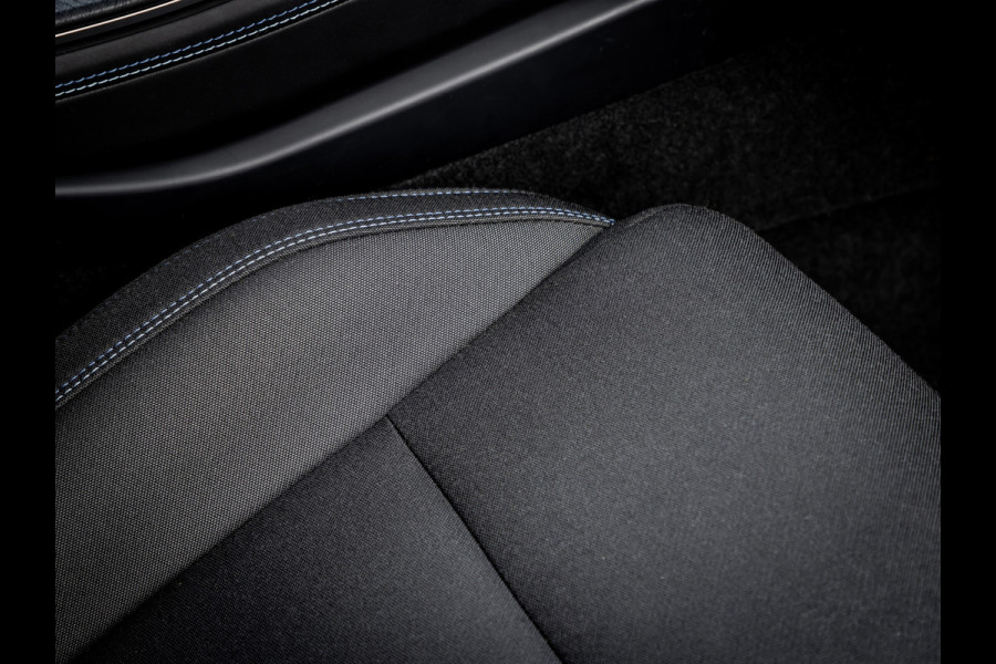 Lynk & Co 01 1.5 Plug-In Hybrid 262pk BLACKED OUT | Zwarte hemel | 360 Camera