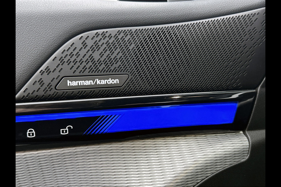 BMW i5 EDrive40 84 kWh M-sport(NL-auto, Harman/Kardon, SfeerV, Stoel V+ K, 360 Camera, Lane Assit, Active Cruise, Etc)