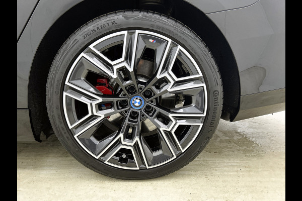 BMW i5 EDrive40 84 kWh M-sport(NL-auto, Harman/Kardon, SfeerV, Stoel V+ K, 360 Camera, Lane Assit, Active Cruise, Etc)