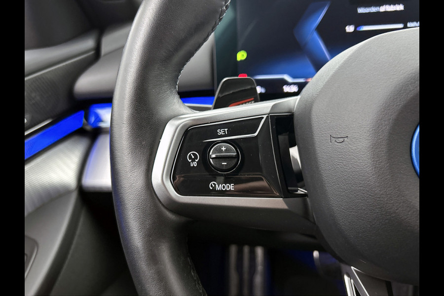 BMW i5 EDrive40 84 kWh M-sport(NL-auto, Harman/Kardon, SfeerV, Stoel V+ K, 360 Camera, Lane Assit, Active Cruise, Etc)