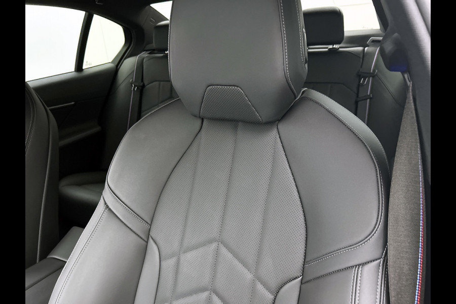 BMW i5 EDrive40 84 kWh M-sport(NL-auto, Harman/Kardon, SfeerV, Stoel V+ K, 360 Camera, Lane Assit, Active Cruise, Etc)